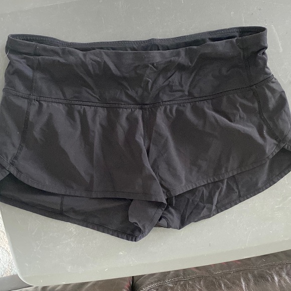 Lululemon speed up shorts low rise 2.5” size 8 - Picture 1 of 4